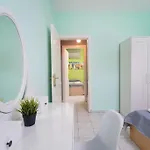 Sirenas Maisonnettes By The Groundfloor And Semi Basement *