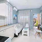 Sirenas Maisonnettes By The Groundfloor And Semi Basement