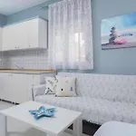 Sirenas Maisonnettes By The Groundfloor And Semi Basement *