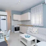 Sirenas Maisonnettes By The Groundfloor And Semi Basement