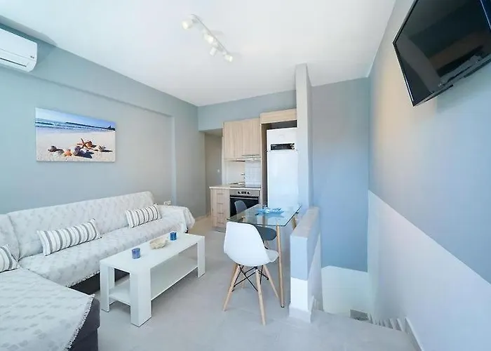 Sirenas Maisonnettes By The Groundfloor And Semi Basement Apartamento