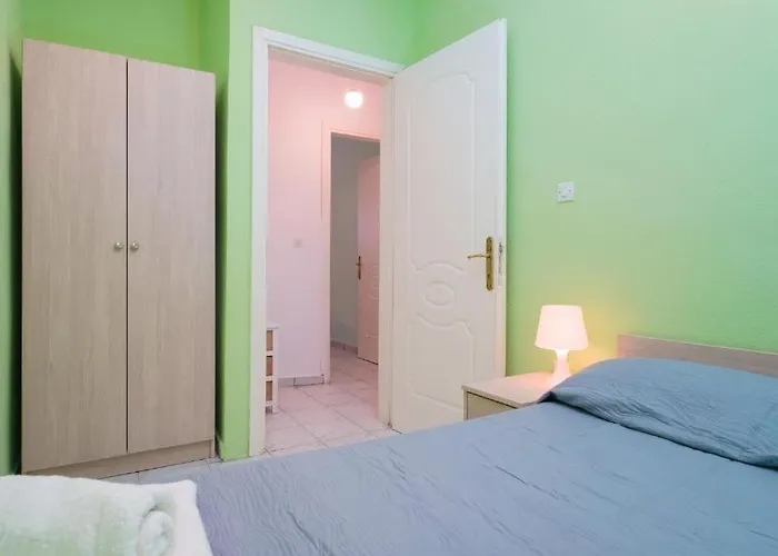 Sirenas Maisonnettes By The Groundfloor And Semi Basement * Chrysi Ammoudia