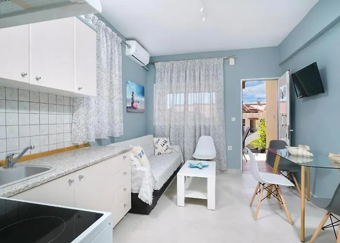 Sirenas Maisonnettes By The Groundfloor And Semi Basement