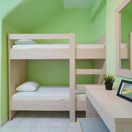 Apartment Sirenas Maisonnettes By The Groundfloor And Semi Basement