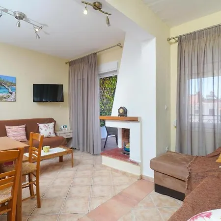 Apartment Sirenas Maisonnettes By The Groundfloor And Semi Basement