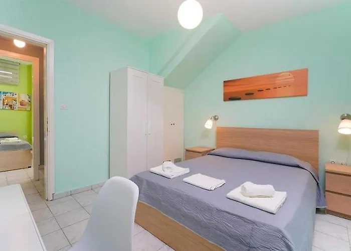 Sirenas Maisonnettes By The Groundfloor And Semi Basement