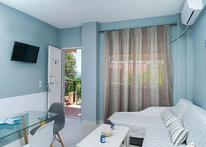 Sirenas Maisonnettes By The Groundfloor And Semi Basement Apartament Chrysi Ammoudia