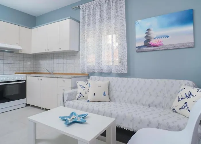 Sirenas Maisonnettes By The Groundfloor And Semi Basement *